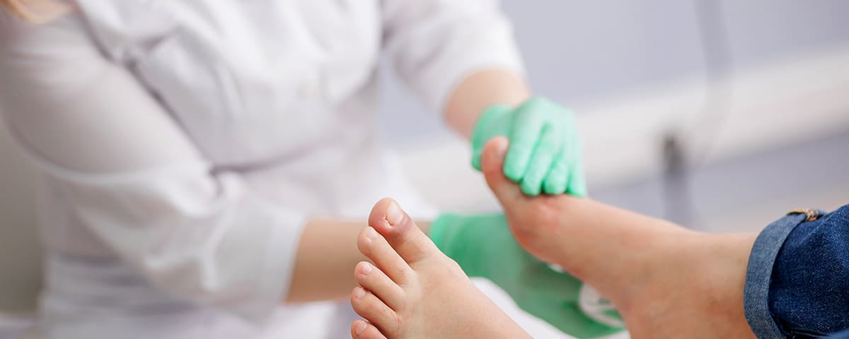 שמירה על כפות רגליים עם רגל סכרתית